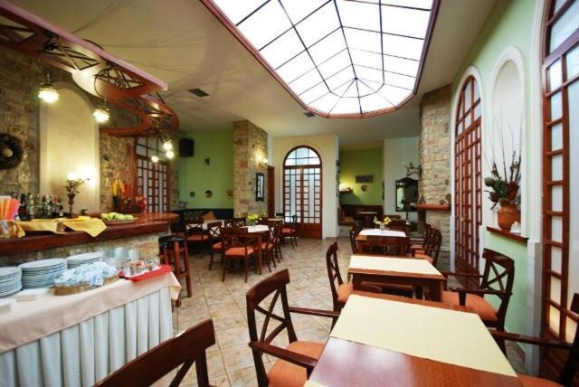 Hotel Elvetia Karpenísion Dış mekan fotoğraf