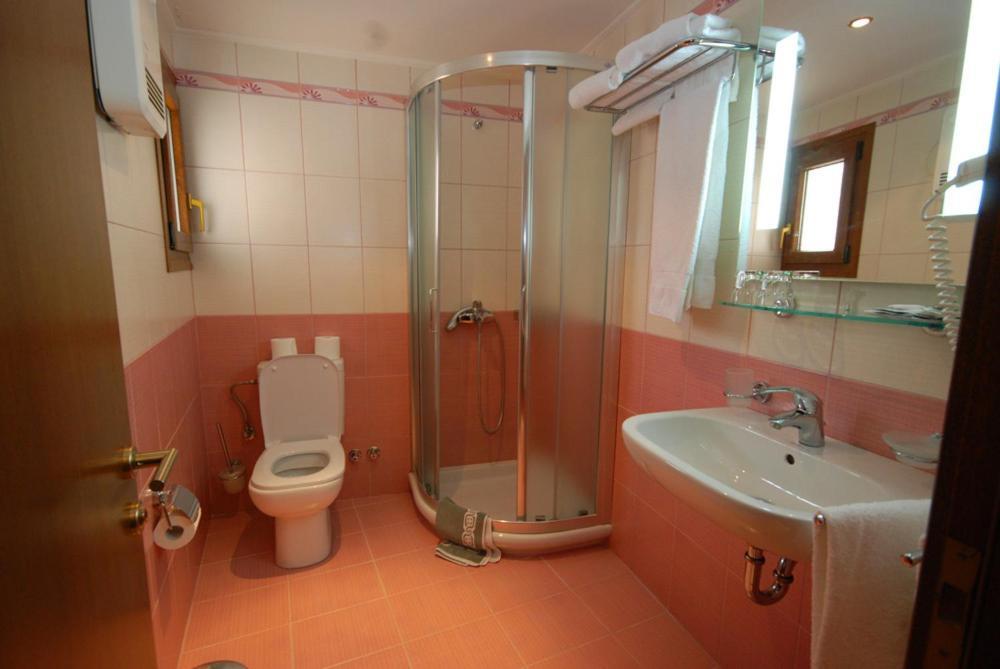 Hotel Elvetia Karpenísion Oda fotoğraf
