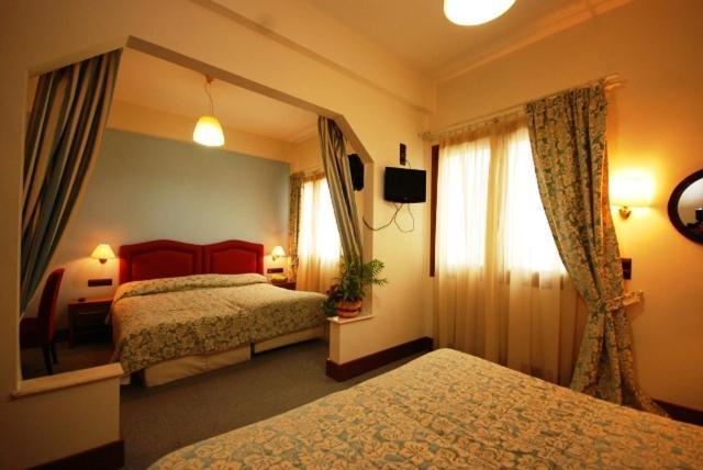 Hotel Elvetia Karpenísion Oda fotoğraf