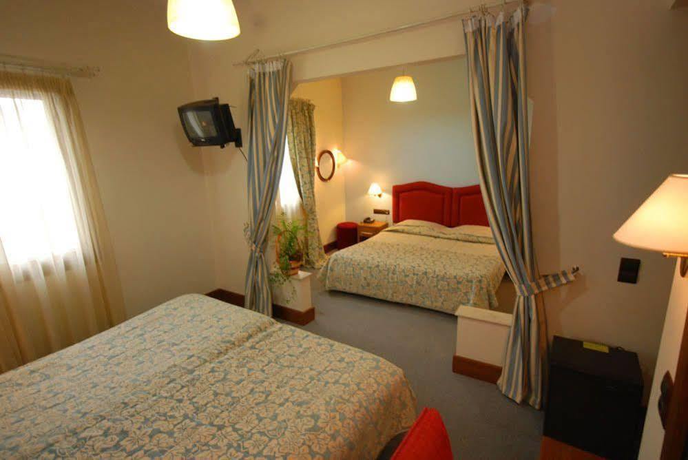 Hotel Elvetia Karpenísion Dış mekan fotoğraf
