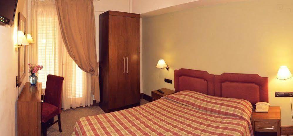 Hotel Elvetia Karpenísion Dış mekan fotoğraf